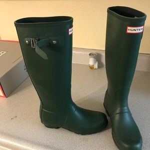 BRAND NEW GREEN TALL HUNTER BOOTS SIZE 7